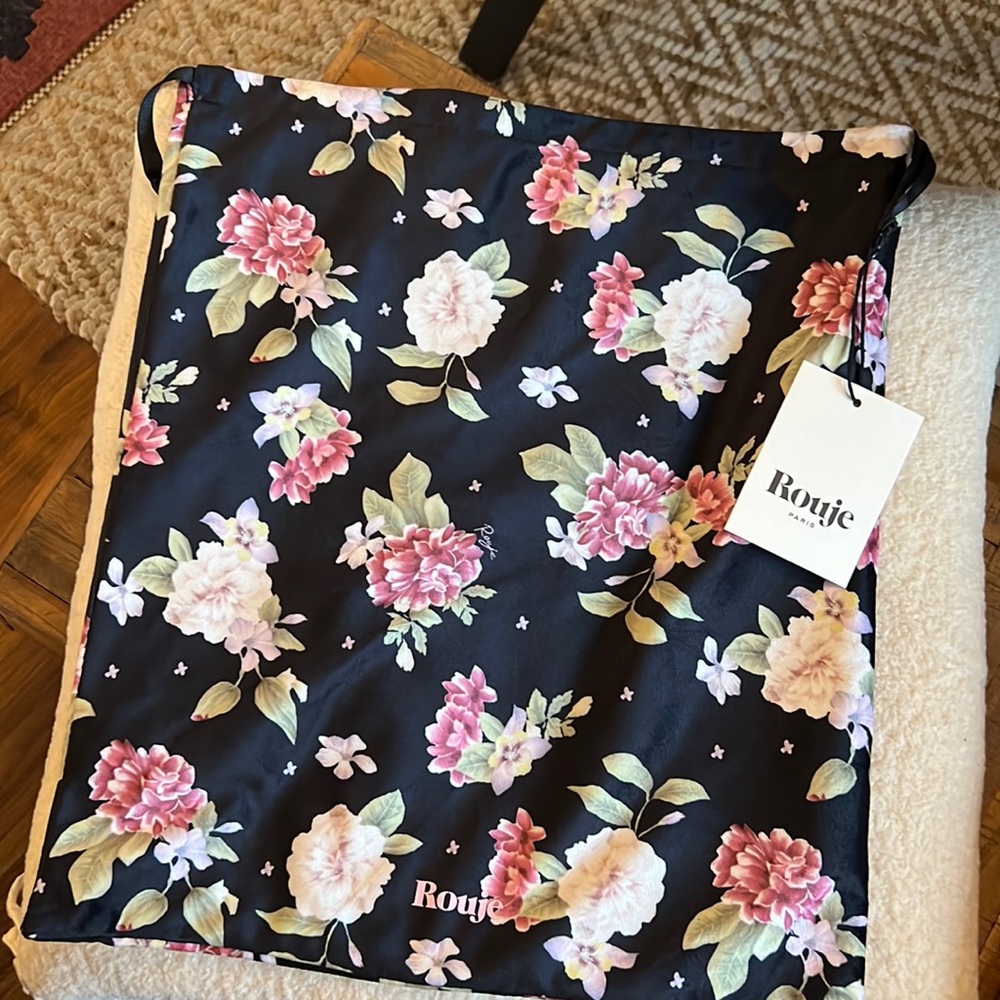 COPY - Rouje Velvet dust bag F2023